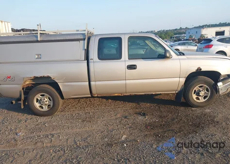 2004 Chevrolet Silverado Work Truck z USA, uszkodzony, nr VIN 2GCEK19VX41131421